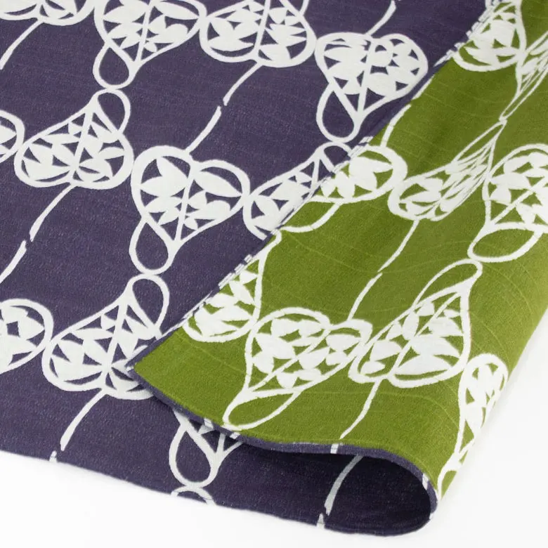Vändbart japanskt Furoshiki-repkläde från Isa Monyo-serien med Heart Vine-design.